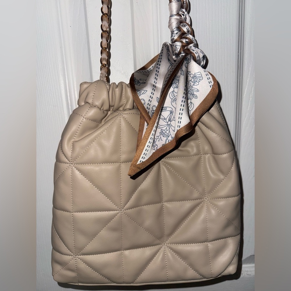 Elegant Beige Quilted Women's Bag